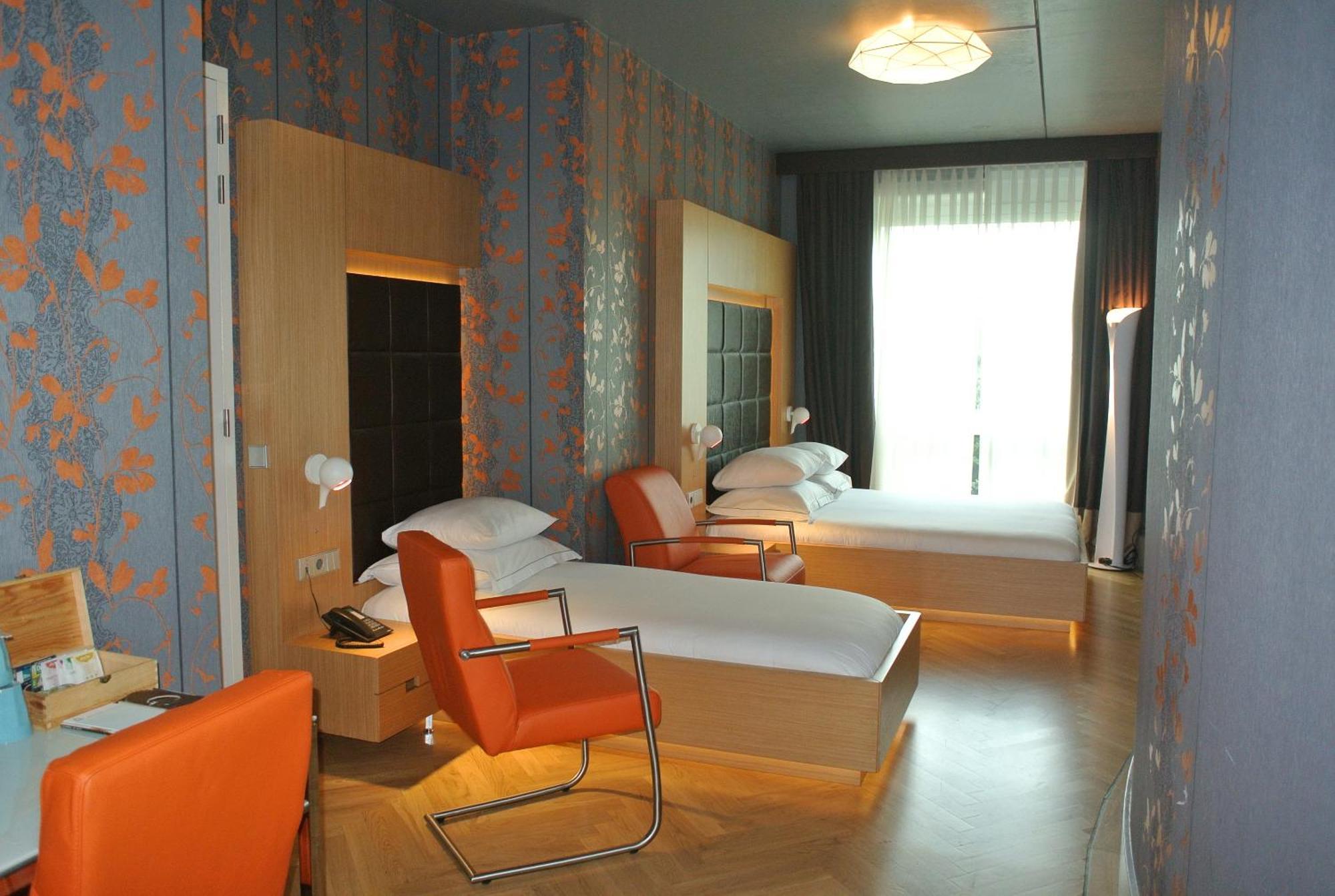 Amadi Park Hotel Amsterdam Exterior photo