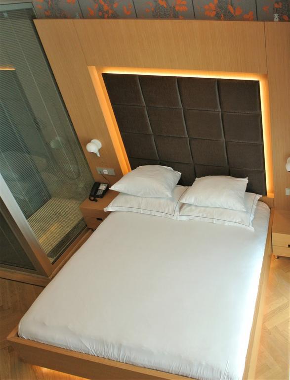 Amadi Park Hotel Amsterdam Exterior photo