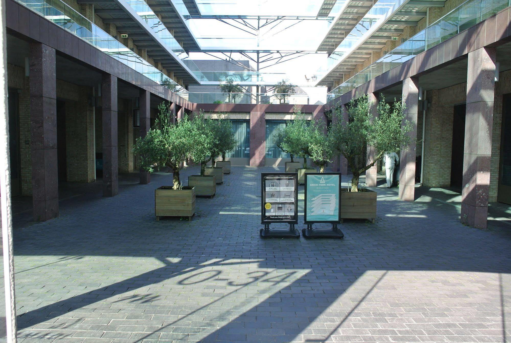 Amadi Park Hotel Amsterdam Exterior photo